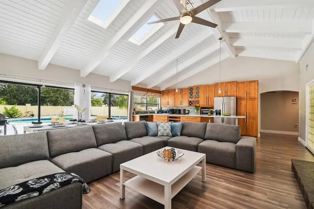 Luxurious Spacious Modern House W/ Ac + Pool 坦帕 美国